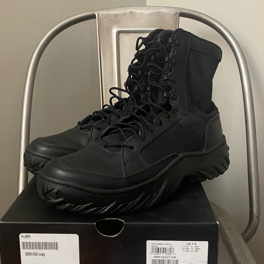 Men’s Oakley Field Assault 8” Tactical Boot sz 7.5